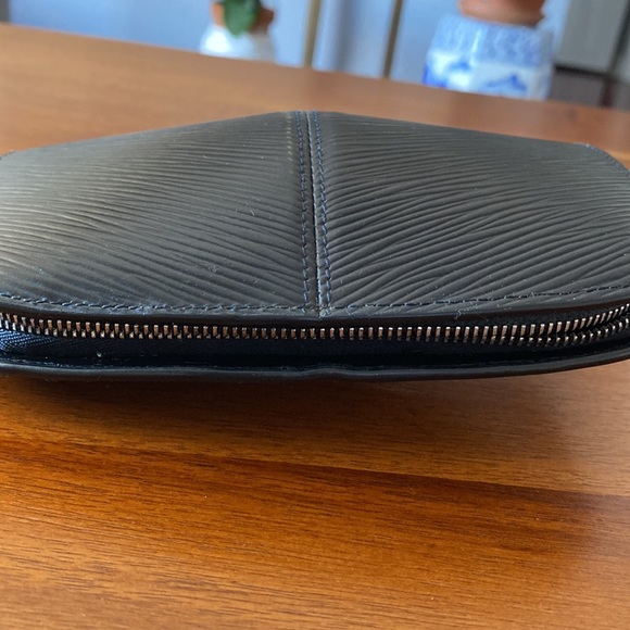 Louis Vuitton Luna Epi Wallet - Picture 3 of 10